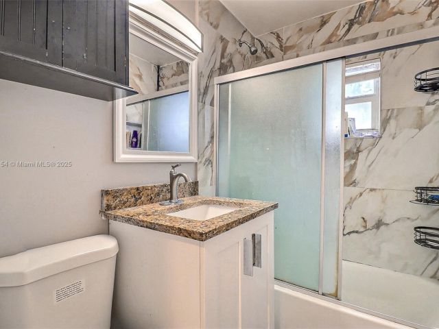 Продажа дома по адресу 619 SW 10th St - фото 6557376