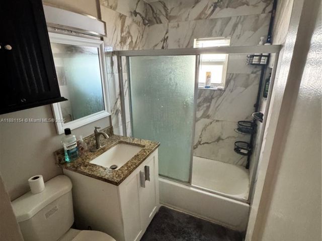 Продажа дома по адресу 619 SW 10th St - фото 6557377