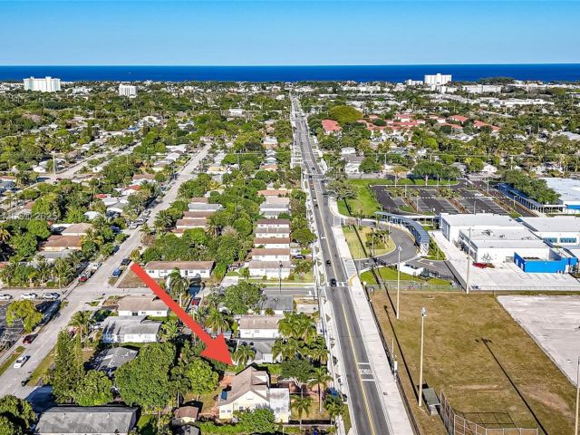 Продажа дома по адресу 619 SW 10th St - фото 6557391