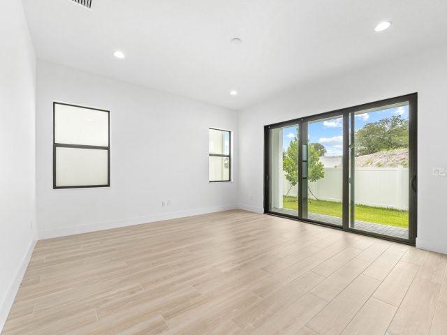 Дом в аренду по адресу 1450 SW 23rd Street 1450 - фото 6579499