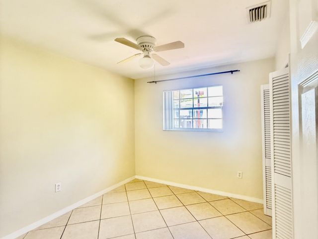 Дом в аренду по адресу 700 NE 168th Street - фото 6580916