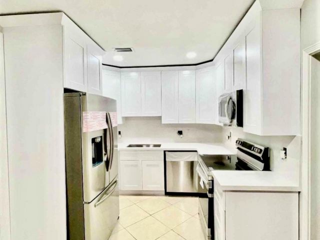 Дом в аренду по адресу 700 NE 168th Street - фото 6580921