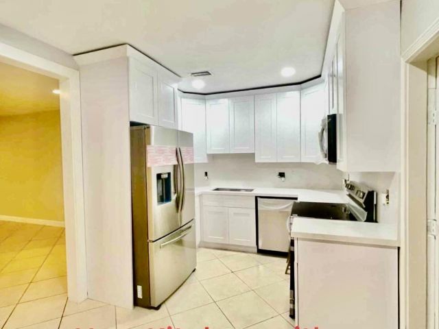 Дом в аренду по адресу 700 NE 168th Street - фото 6580922