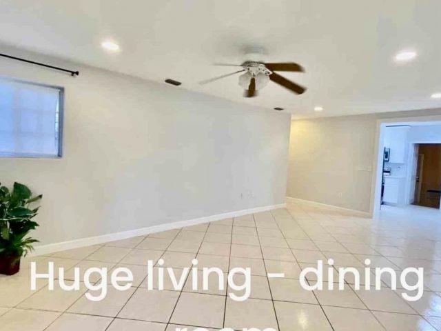 Дом в аренду по адресу 700 NE 168th Street - фото 6580924