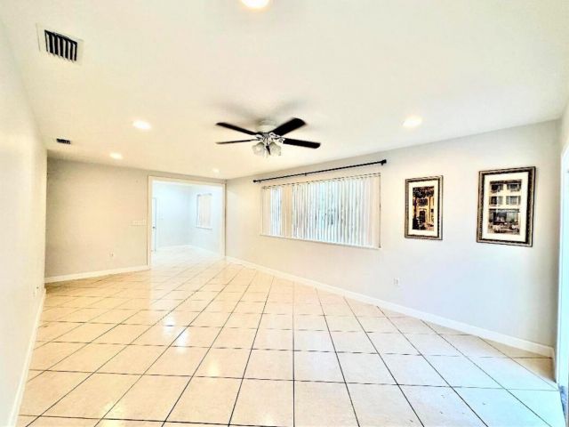 Дом в аренду по адресу 700 NE 168th Street - фото 6580925