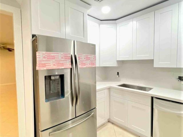 Дом в аренду по адресу 700 NE 168th Street - фото 6580927