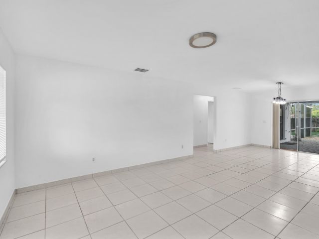 Дом в аренду по адресу 10985 Christopher Avenue - фото 6594010