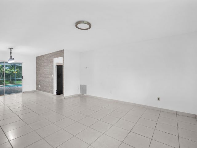 Дом в аренду по адресу 10985 Christopher Avenue - фото 6594012