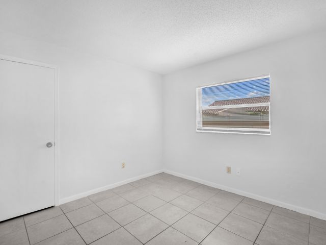 Дом в аренду по адресу 10985 Christopher Avenue - фото 6594014