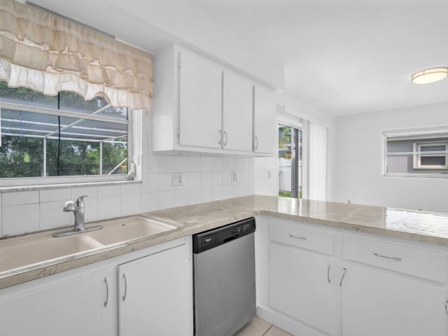 Дом в аренду по адресу 10985 Christopher Avenue - фото 6594015