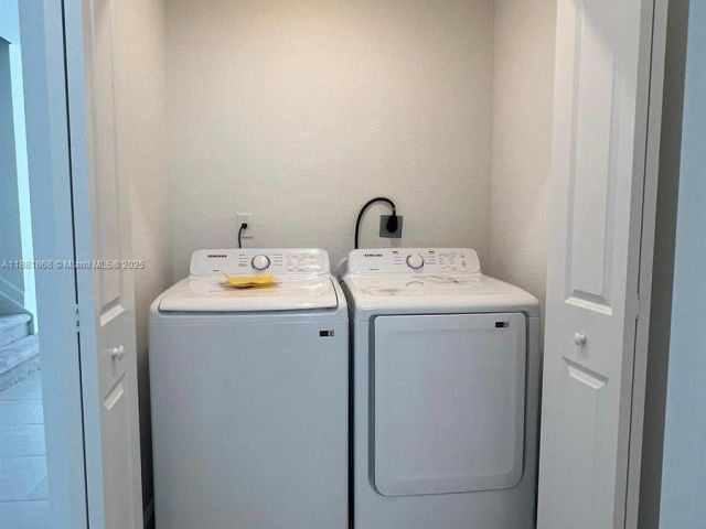 Дом в аренду по адресу 12178 NW 24th Place - фото 7433087