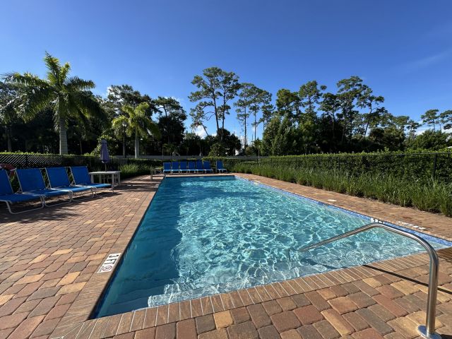 Продажа дома по адресу 6607 Pointe Of Woods Drive - фото 6613533