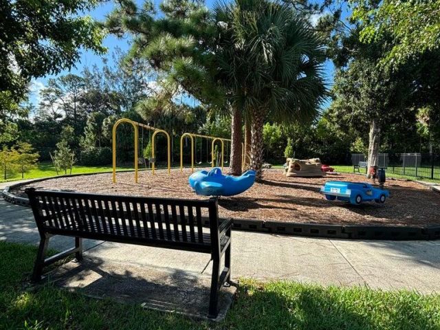 Продажа дома по адресу 6607 Pointe Of Woods Drive - фото 6613534