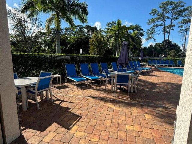 Продажа дома по адресу 6607 Pointe Of Woods Drive - фото 6613535