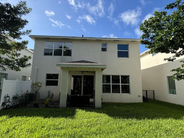 Продажа дома по адресу 6607 Pointe Of Woods Drive - фото 6613537