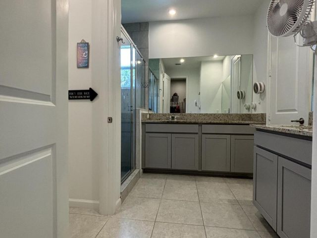 Продажа дома по адресу 6607 Pointe Of Woods Drive - фото 6613546