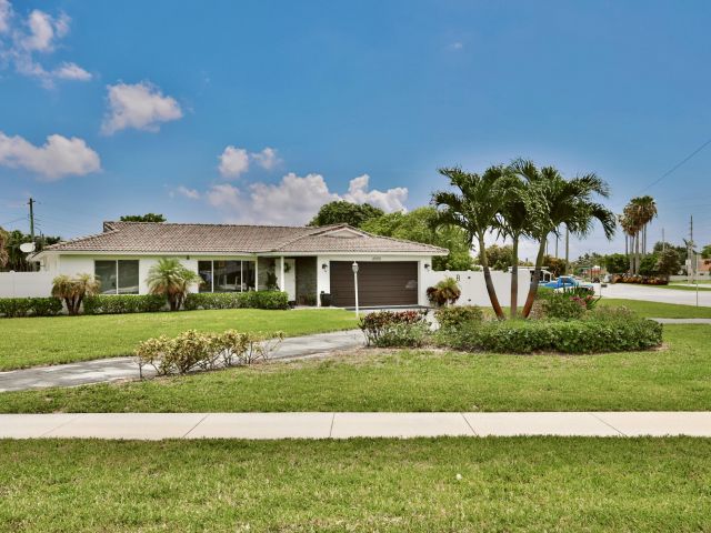 Дом в аренду по адресу 4000 NW 3rd Avenue - фото 6894976