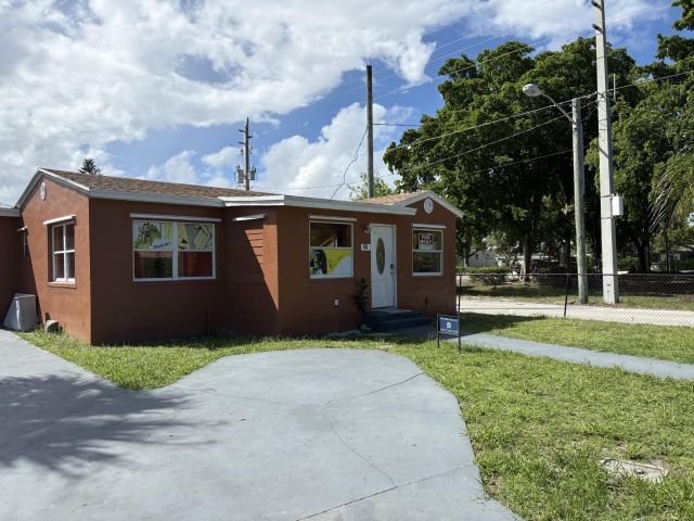 Дом в аренду по адресу 14 SW 11th Avenue - фото 6595406