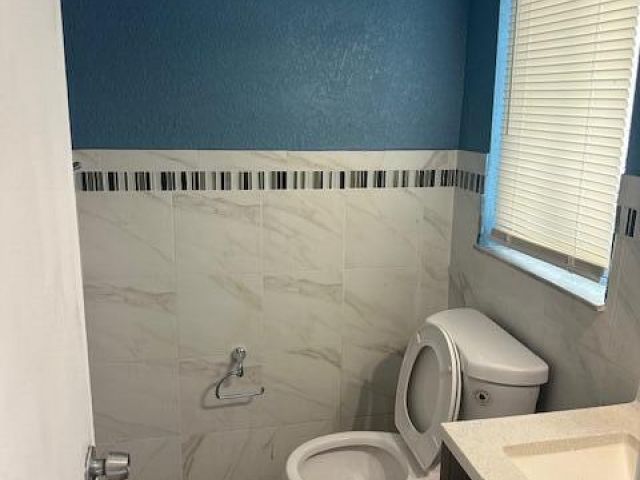 Дом в аренду по адресу 4660 Nw 6th Court - фото 6595400