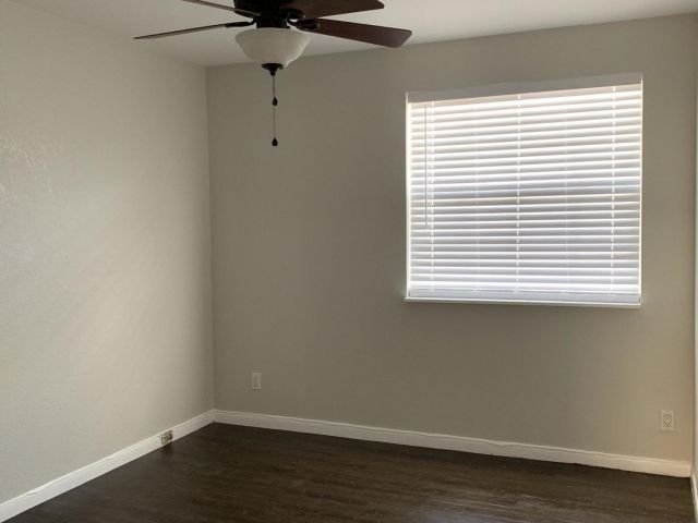 Дом в аренду по адресу 320 SE 2 Avenue B1 - фото 6562690