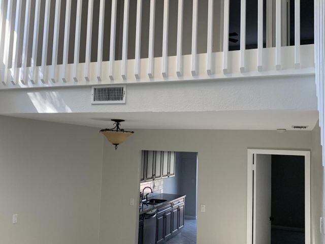 Дом в аренду по адресу 320 SE 2 Avenue B1 - фото 6562692