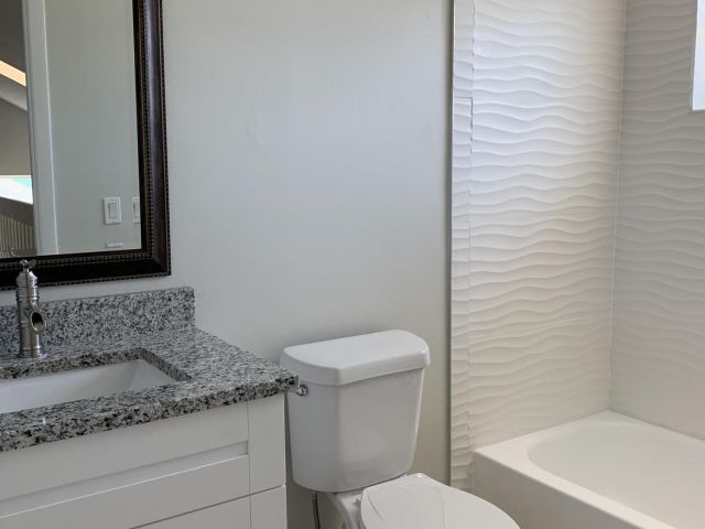 Дом в аренду по адресу 320 SE 2 Avenue B1 - фото 6562694