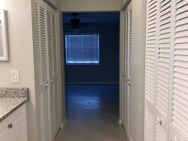 Дом в аренду по адресу 320 SE 2 Avenue B1 - фото 6562698