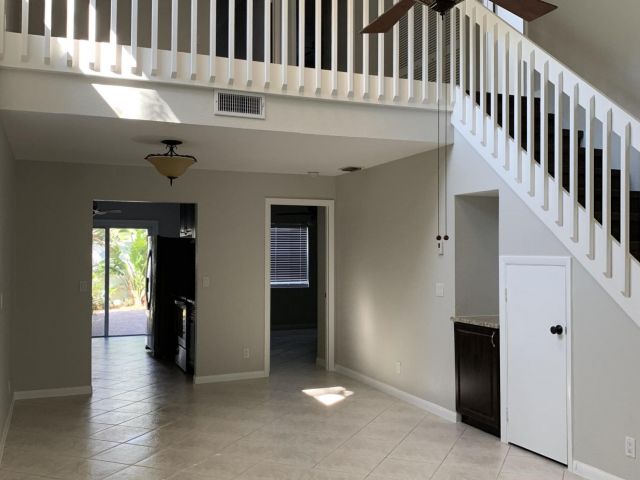 Дом в аренду по адресу 320 SE 2 Avenue B1 - фото 6562707