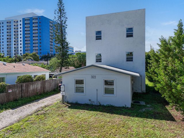 Продажа дома по адресу 322 N Lakeside Court - фото 6592438