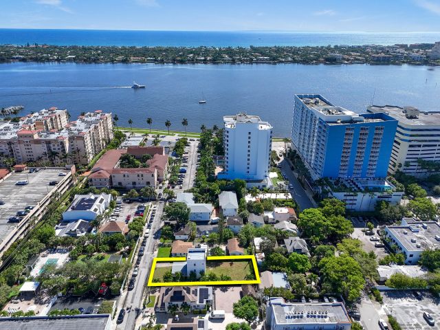 Продажа дома по адресу 322 N Lakeside Court - фото 6592442