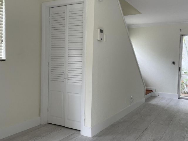 Дом в аренду по адресу 145 NE 7th Avenue - фото 6595284