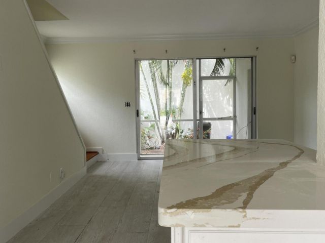 Дом в аренду по адресу 145 NE 7th Avenue - фото 6595285