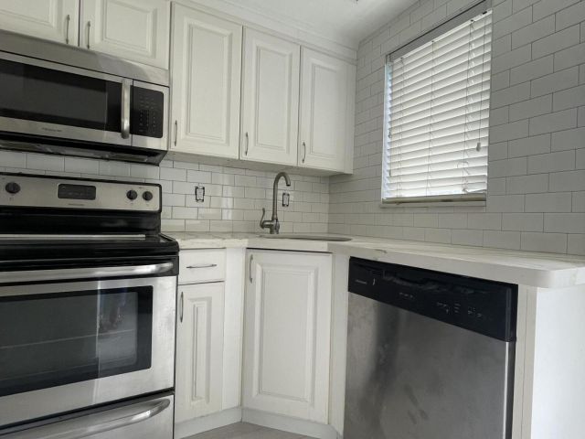 Дом в аренду по адресу 145 NE 7th Avenue - фото 6595286