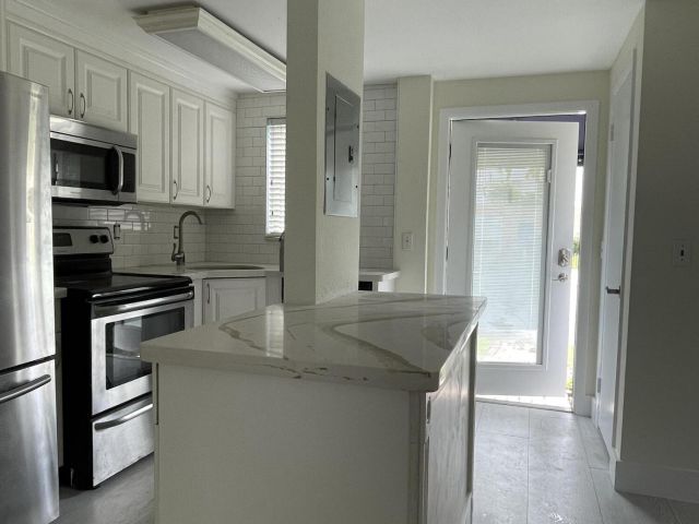 Дом в аренду по адресу 145 NE 7th Avenue - фото 6595287