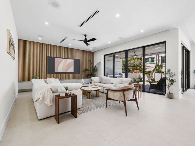 Продажа дома по адресу 1013 SE 9 Street - фото 6563993