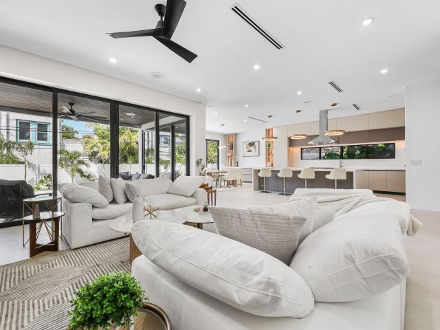 Продажа дома по адресу 1013 SE 9 Street - фото 6563997