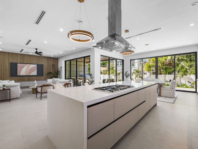 Продажа дома по адресу 1013 SE 9 Street - фото 6563999