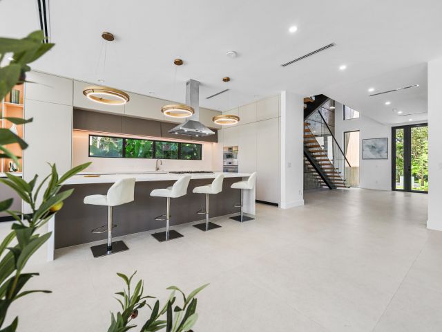 Продажа дома по адресу 1013 SE 9 Street - фото 6564000