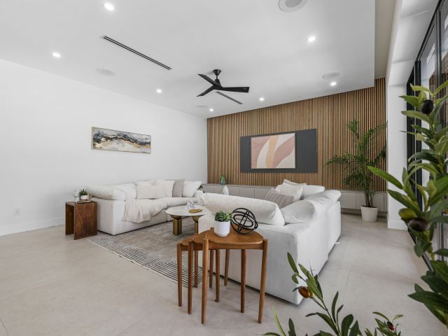 Продажа дома по адресу 1013 SE 9 Street - фото 6564001