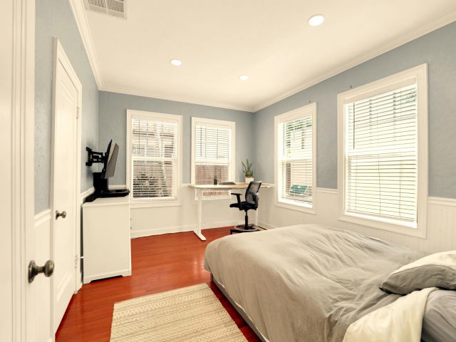 Продажа дома по адресу 910 NE 2nd Avenue - фото 6595081