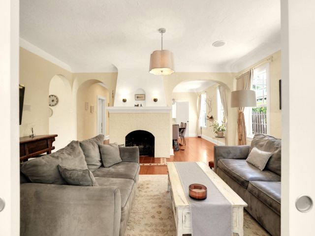 Продажа дома по адресу 910 NE 2nd Avenue - фото 6595083