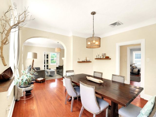 Продажа дома по адресу 910 NE 2nd Avenue - фото 6595092