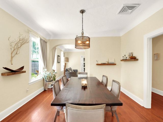 Продажа дома по адресу 910 NE 2nd Avenue - фото 6595093