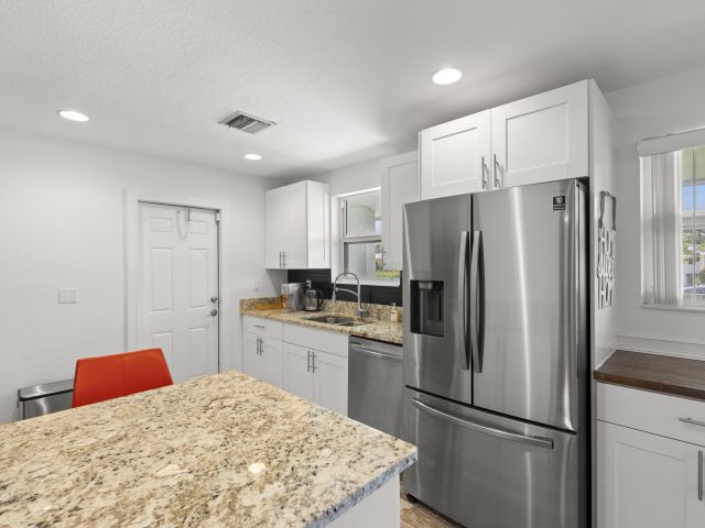 Продажа дома по адресу 944 Hansen Street - фото 6592004