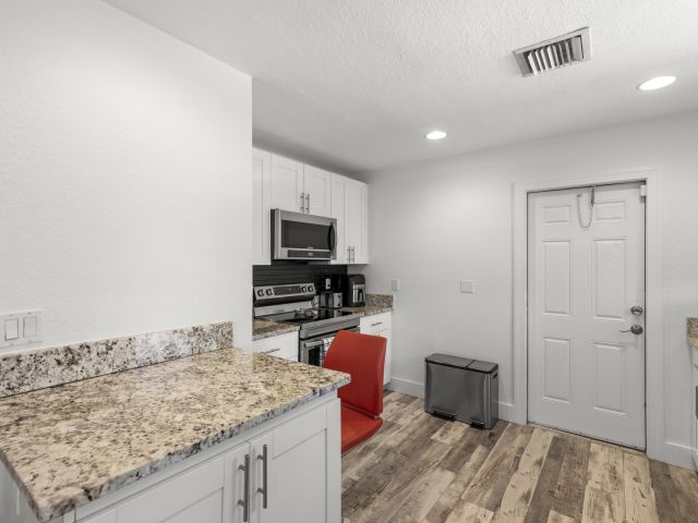 Продажа дома по адресу 944 Hansen Street - фото 6592006