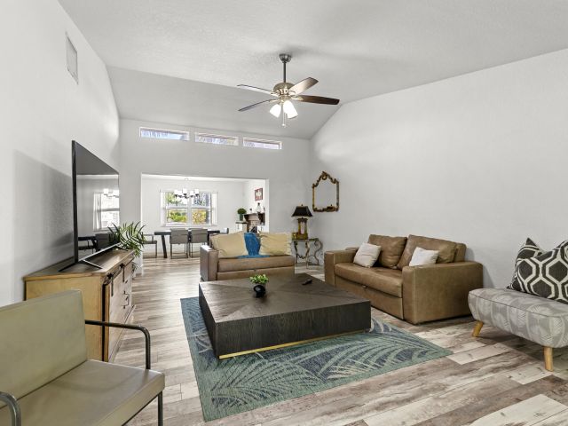 Продажа дома по адресу 944 Hansen Street - фото 6592013