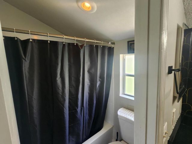 Дом в аренду по адресу 5884 Dewberry Way - фото 6592511