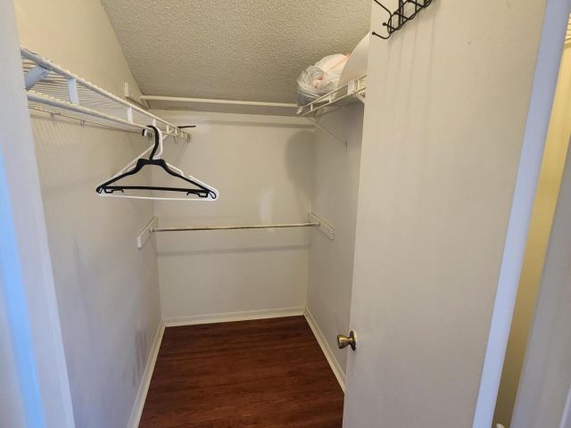 Дом в аренду по адресу 5884 Dewberry Way - фото 6592521