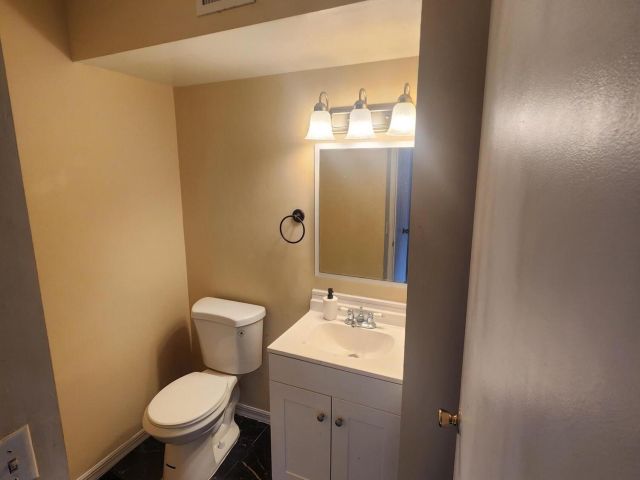 Дом в аренду по адресу 5884 Dewberry Way - фото 6592523