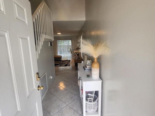 Дом в аренду по адресу 5884 Dewberry Way - фото 6592526